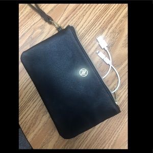 💚Wristlet with charger💚